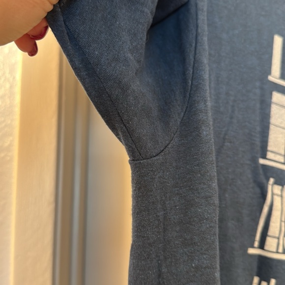 I Have No Shelf Control graphic tee - excellent pre-owned condition! - Picture 3 of 5